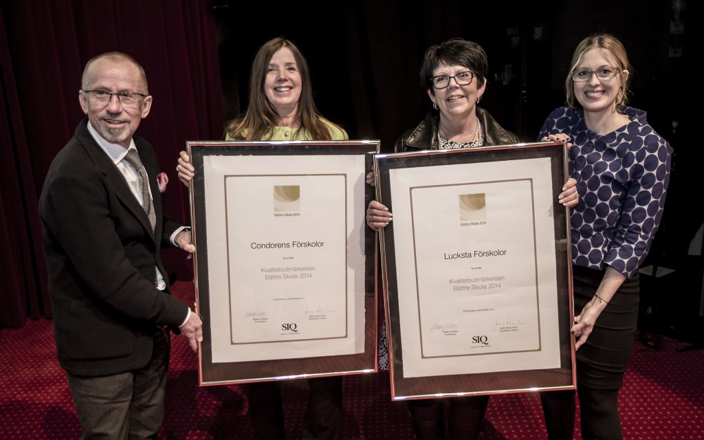 Från vänster, Domarkommitténs Ordförande Sven-Olof Karlsson, Tuula Aula Condorens förskolor, Ann Catrine Bjurestam Lucksta förskolor, Helene Öberg Statssekreterare Utbildningsdepartementet